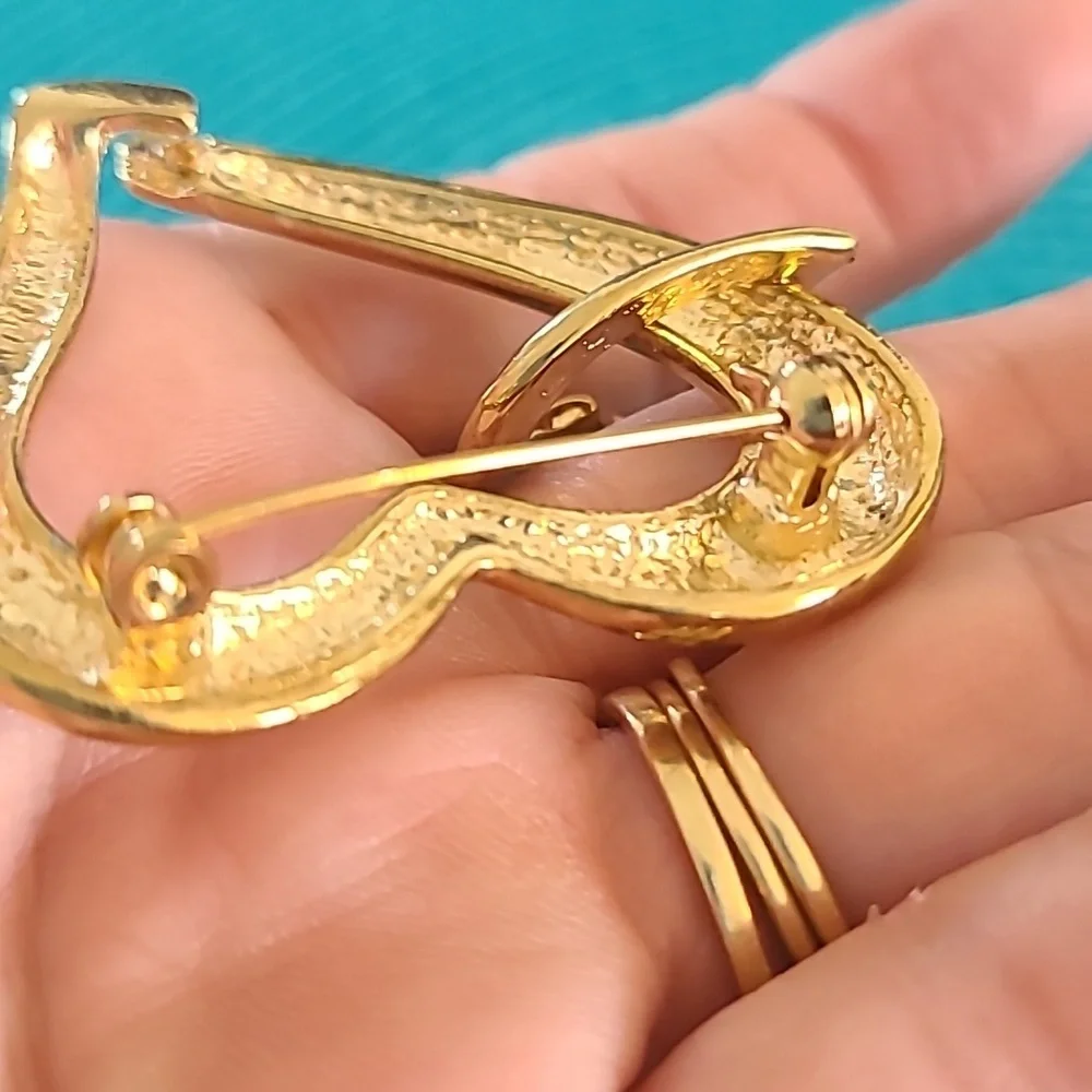 Elegant Gold Toned Double Heart Brooch